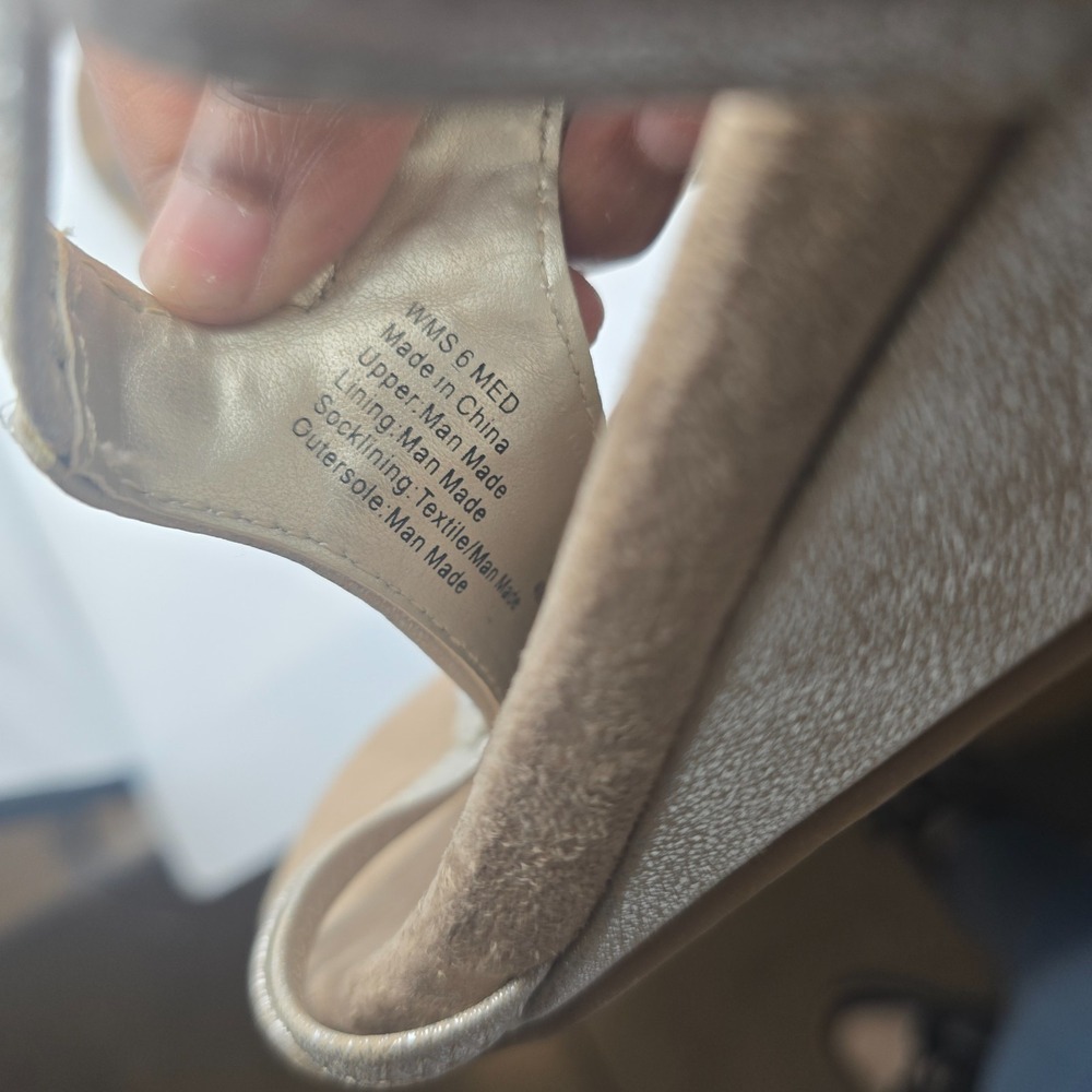 Croft & Barrow Women's gold wedge size 6 - Picture 7 of 8